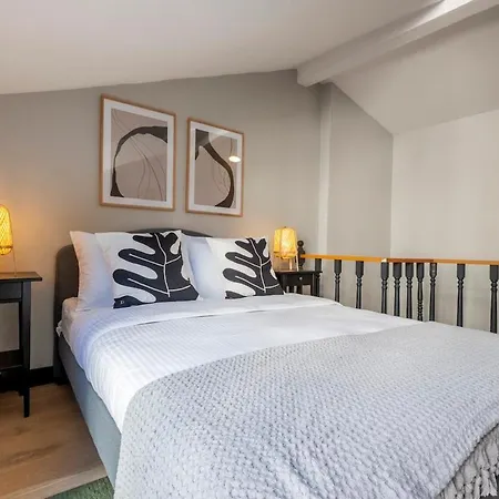 Private Fourlex House With Location 빌라 이스탄불